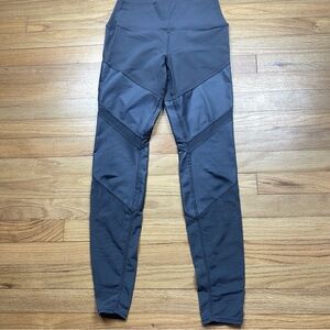 ALO Yoga Women’s Sheila Mesh Legging Size Medium, Charcoal Grey 28”